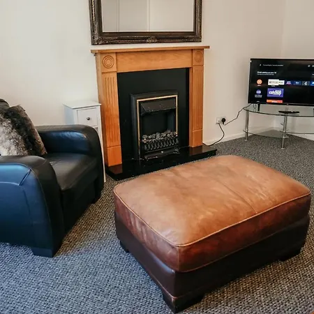Standout 4bd 3 Storey Town House