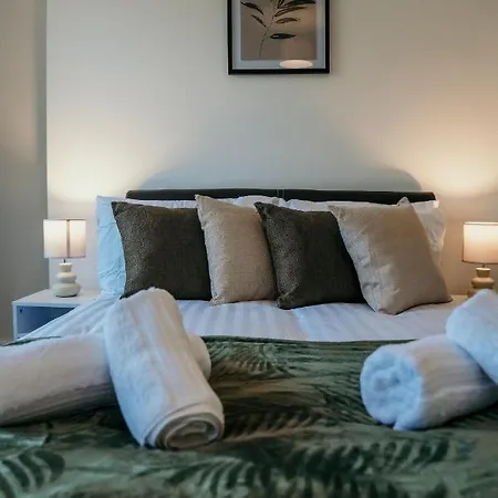 Standout 4bd 3 Storey Town House Nyaraló *