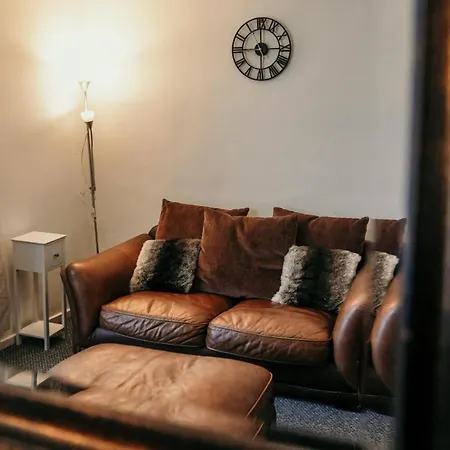 Nyaraló Standout 4bd 3 Storey Town House