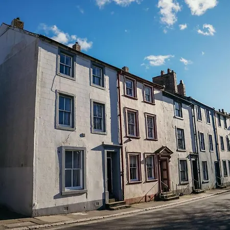 Nyaraló Standout 4bd 3 Storey Town House *