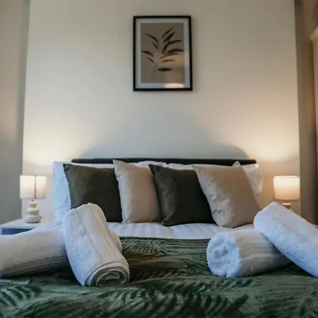 Standout 4bd 3 Storey Town House Casa de Férias *