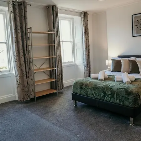 Дом отдыха Standout 4bd 3 Storey Town House *