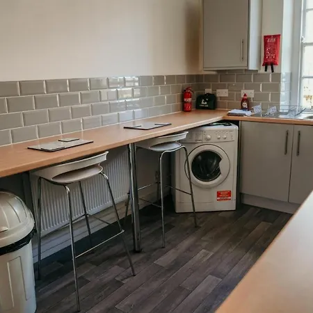 Standout 4bd 3 Storey Town House Уайтхейвен