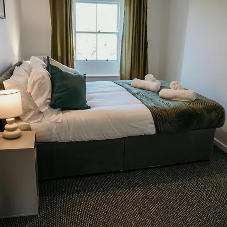 Standout 4bd 3 Storey Town House Дом отдыха